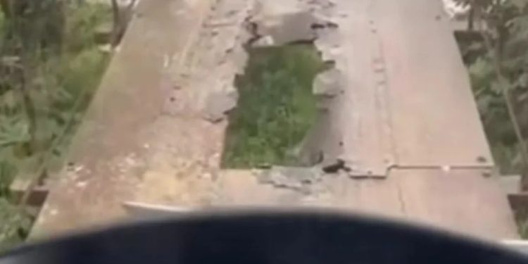 Jembatan Asa di Kabupaten Serang Dikeluhkan Warga, Besi Lapuk Terbuka di Jalan