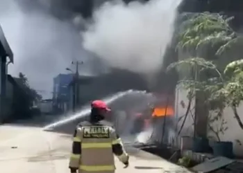 Kebakaran Melanda Gudang Plastik di Kosambi Kabupaten Tangerang