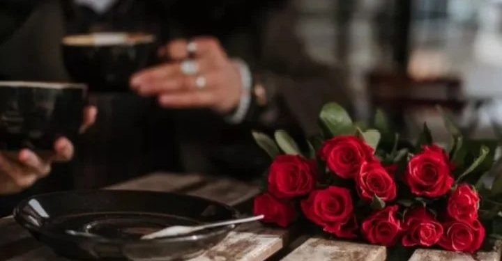 Tren Merayakan Bulan Kasih Sayang Sendiri Tanpa Pasangan