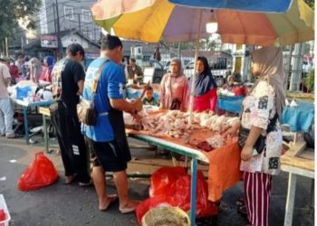Harga Daging Ayam di Pasar Rangkasbitung Meroket Jelang Ramadan