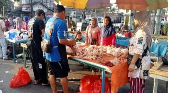 Harga Daging Ayam di Pasar Rangkasbitung Meroket Jelang Ramadan