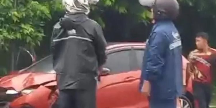 Jazz Curian Tabrak Pemotor Hingga Tewas di Kota Serang