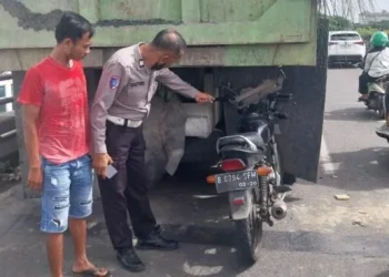 Tabrak Truk Parkir di Flyover Ciputat Mengakibatkan Pengendara Motor Luka-luka