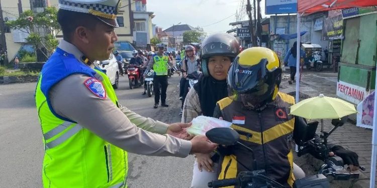 Apresiasi Polres Lebak untuk Pemotor yang Patuh Lalu Lintas